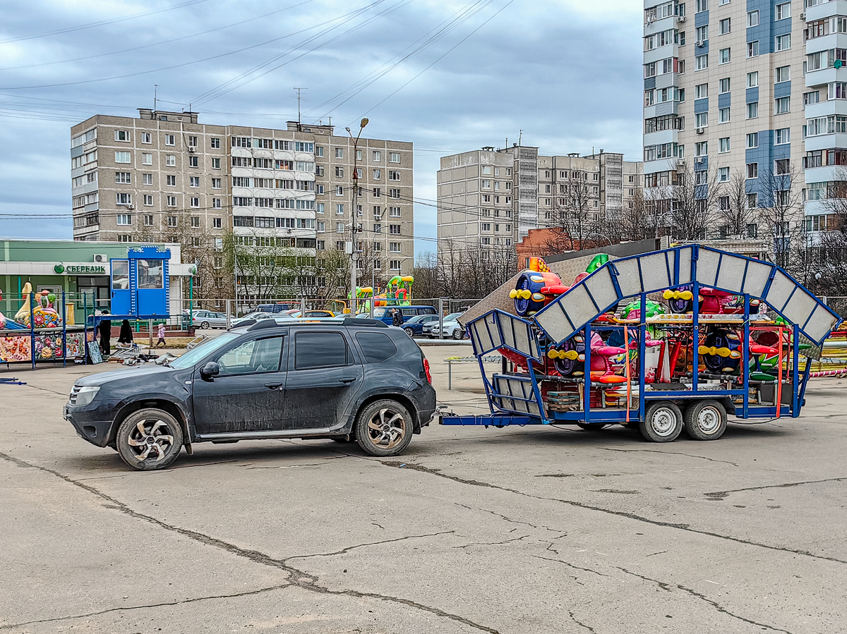 Городок аттракционов в Домодедово в микрорайоне Авиационный